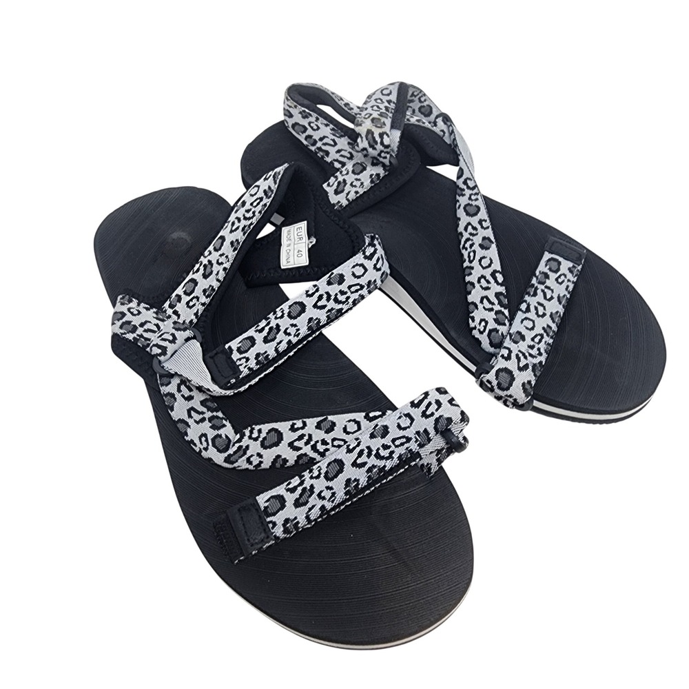 Beach Yoga Sandals Women 9 Black Grey Leopard Print Sporty Strappy‎ Sporty NWT